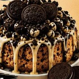 Cinnamon roll INTA KANIS με topping Oreo